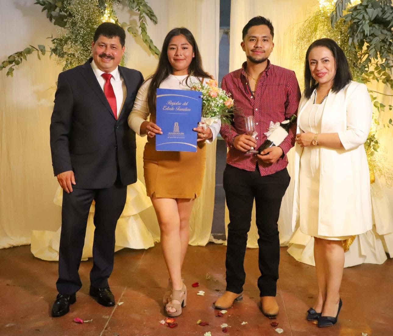 𝗔𝗰𝗮𝘅𝗼𝗰𝗵𝗶𝘁𝗹𝗮́𝗻 𝗽𝗿𝗼𝗺𝗼𝘃𝗶𝗼́ 𝗯𝗼𝗱𝗮𝘀 𝗰𝗼𝗹𝗲𝗰𝘁𝗶𝘃𝗮𝘀 𝗽𝗮𝗿𝗮 𝗳𝗼𝗿𝘁𝗮𝗹𝗲𝗰𝗲𝗿 𝗹𝗮 𝘂𝗻𝗶𝗼́𝗻 𝗳𝗮𝗺𝗶𝗹𝗶𝗮𝗿 𝘆 𝗹𝗮 𝗰𝗲𝗿𝘁𝗲𝘇𝗮 𝗷𝘂𝗿𝗶́𝗱𝗶𝗰𝗮