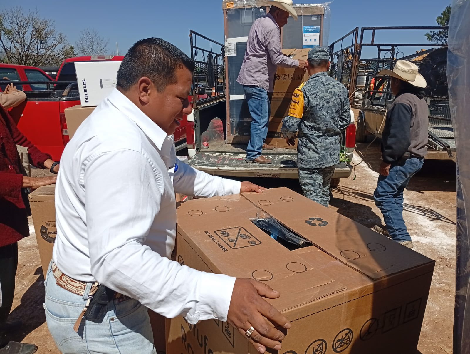 Entregaron enseres domésticos a 108 familias afectadas por huracán en Molango