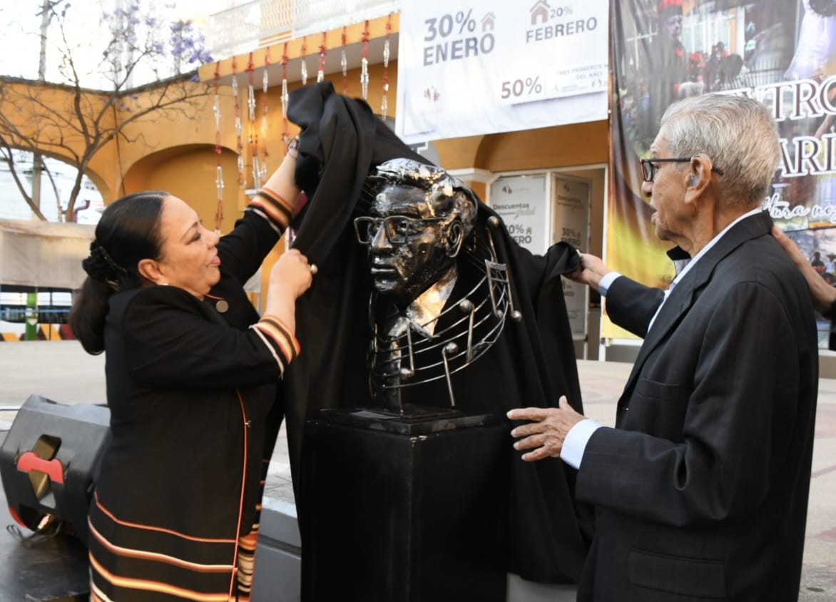 𝐓𝐮𝐥𝐚𝐧𝐜𝐢𝐧𝐠𝐨 𝐫𝐢𝐧𝐝𝐢𝐨́ 𝐡𝐨𝐦𝐞𝐧𝐚𝐣𝐞 𝐚𝐥 𝐦𝐚𝐞𝐬𝐭𝐫𝐨 𝐑𝐨𝐛𝐞𝐫𝐭𝐨 𝐎𝐫𝐨𝐩𝐞𝐳𝐚 𝐋𝐢𝐜𝐨𝐧𝐚, 𝐜𝐨𝐦𝐩𝐨𝐬𝐢𝐭𝐨𝐫 𝐝𝐞𝐥 𝐇𝐢𝐦𝐧𝐨 𝐝𝐞 𝐇𝐢𝐝𝐚𝐥𝐠𝐨