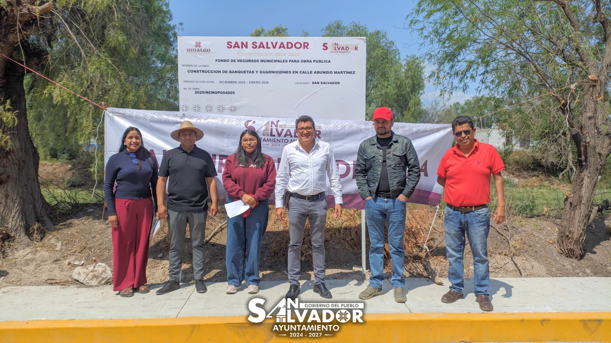 INAUGURAN CONSTRUCCIÓN DE BANQUETAS Y GUARNICIONES EN CALLE ABUNDIO MARTÍNEZ DE SAN SALVADOR