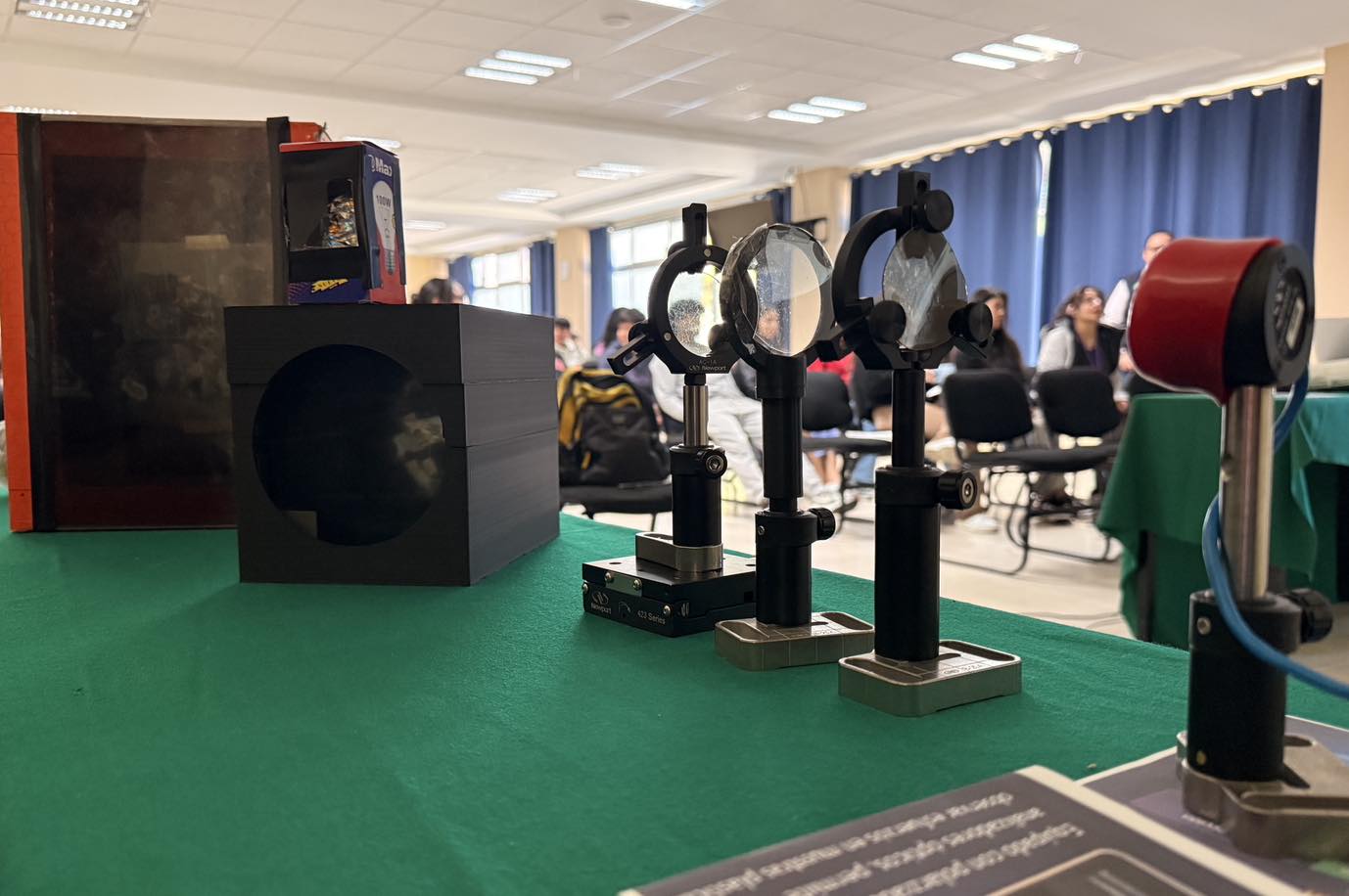 UTEC impulsó formación integral con Café Literario y exhibición tecnológica