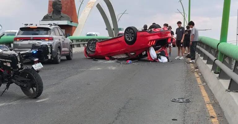 Volcadura en bulevar Colosio generó caos vial en Pachuca