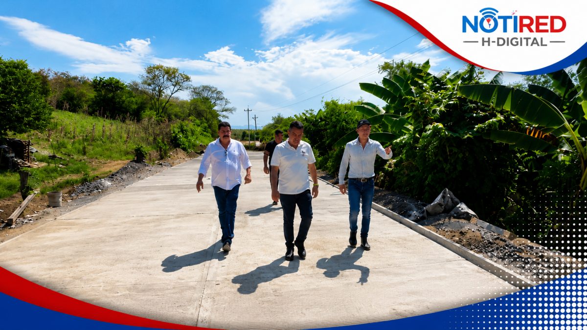 Alfredo San Román supervisó avances de obras y proyectos en comunidades de Huejutla