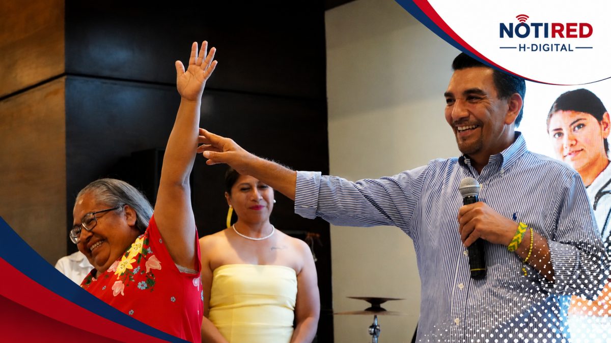 Alfredo San Román reconoció labor del personal de enfermería en Huejutla