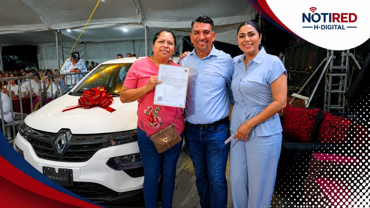 Alfredo San Román reconoció a docentes de Huejutla y la Huasteca